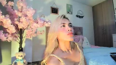 ... Independent model online show from 06.27.26