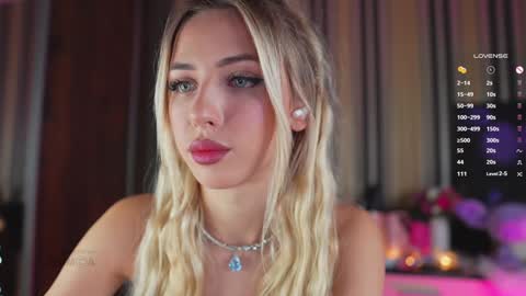 Snapshot of misstics_ chatting on 12.11.24 Eva online show from 12.11.24