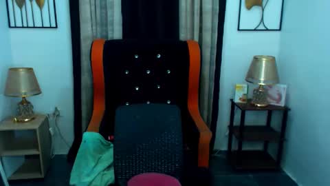 Snapshot of misstressallisonts chatting on 12.28.24 Allisondont forget follow me online show from 12.28.24