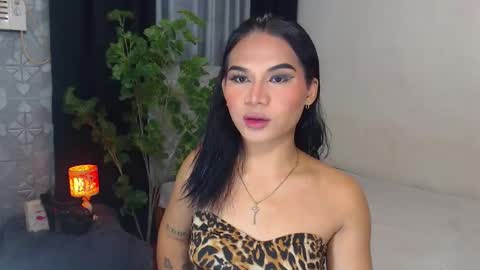 Snapshot of misstrishontop chatting on 12.02.24 misstrishontop online show from 12.02.24