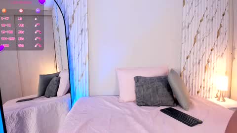 Snapshot of missvioleet chatting on 10.16.25 missvioleet online show from 10.16.25