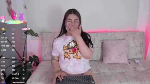 Snapshot of missweetpeach chatting on 06.18.26 Pau OFmissweetpeach online show from 06.18.26