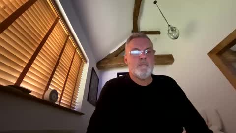 Snapshot of misterblivs chatting on 11.02.25 Misterblivs online show from 11.02.25