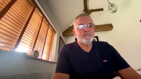 Snapshot of misterblivs chatting on 11.19.25 Misterblivs online show from 11.19.25