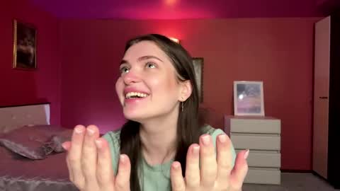 Mia online show from 04.29.26