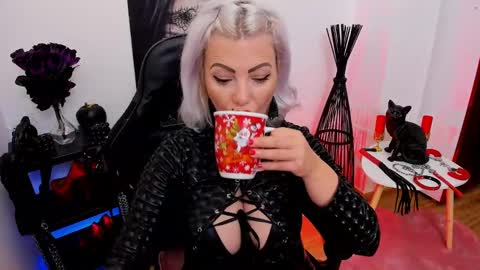 Miss CatSnow online show from 01.19.25