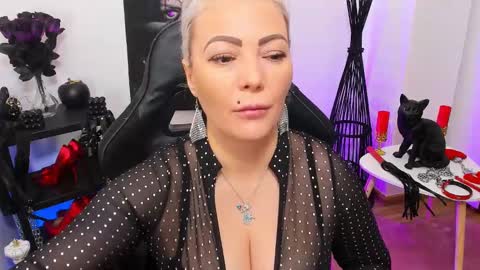 Miss CatSnow online show from 01.30.25