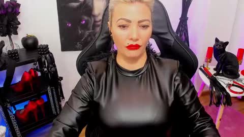 Miss CatSnow online show from 02.07.25