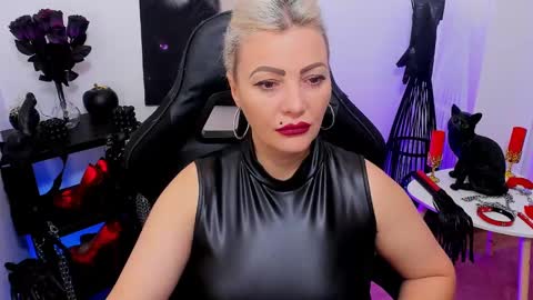 Miss CatSnow online show from 02.10.25