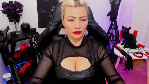 Miss CatSnow online show from 02.13.25