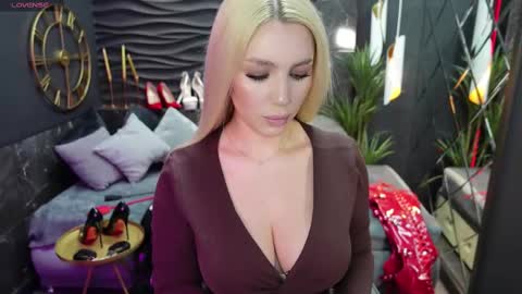 Snapshot of mistress_darsy chatting on 02.10.25 Darsy online show from 02.10.25