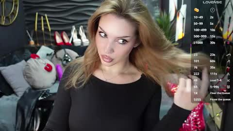 Snapshot of mistress_darsy chatting on 10.14.25 Darsy online show from 10.14.25