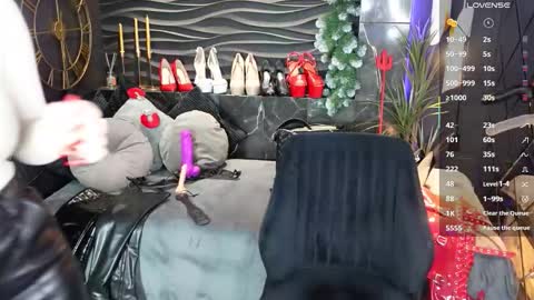 Snapshot of mistress_darsy chatting on 01.11.26 Darsy online show from 01.11.26