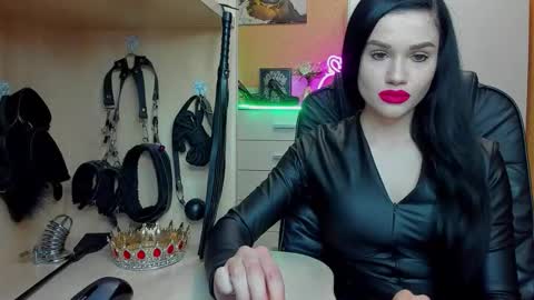 Snapshot of mistress_kristi chatting on 02.10.26 Mistress Kristi online show from 02.10.26