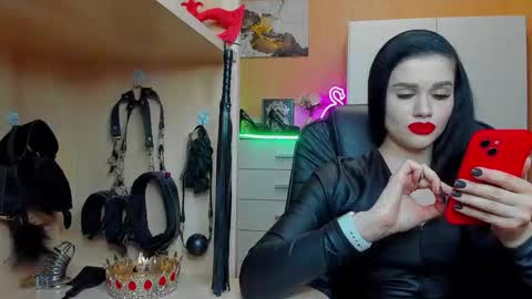 Snapshot of mistress_kristi chatting on 02.18.26 Mistress Kristi online show from 02.18.26