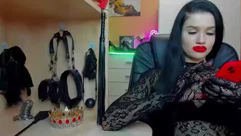 Snapshot of mistress_kristi chatting on 02.21.26 Mistress Kristi online show from 02.21.26