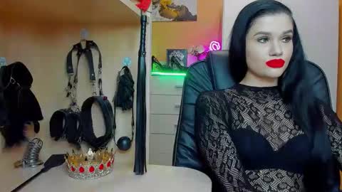 Snapshot of mistress_kristi chatting on 02.22.26 Mistress Kristi online show from 02.22.26