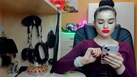Snapshot of mistress_kristi chatting on 03.19.26 Mistress Kristi online show from 03.19.26
