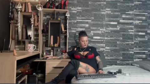 Snapshot of mistress_mirybossy chatting on 12.10.24 Mistress Mirybossy online show from 12.10.24