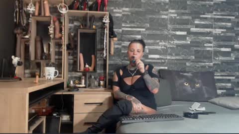 Snapshot of mistress_mirybossy chatting on 12.14.24 Mistress Mirybossy online show from 12.14.24