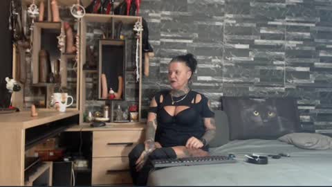 Snapshot of mistress_mirybossy chatting on 12.15.24 Mistress Mirybossy online show from 12.15.24