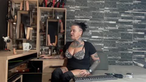 Snapshot of mistress_mirybossy chatting on 01.15.25 Mistress Mirybossy online show from 01.15.25