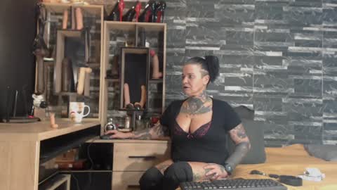 Snapshot of mistress_mirybossy chatting on 01.23.25 Mistress Mirybossy online show from 01.23.25