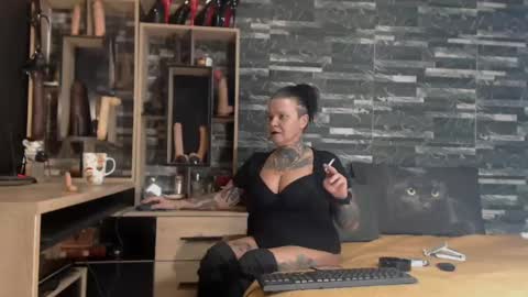 Snapshot of mistress_mirybossy chatting on 01.29.25 Mistress Mirybossy online show from 01.29.25
