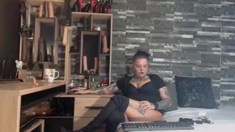Snapshot of mistress_mirybossy chatting on 02.08.25 Mistress Mirybossy online show from 02.08.25