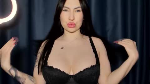 Snapshot of mistress_ninaohnina chatting on 01.18.26 Mistress Nina online show from 01.18.26