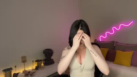 Snapshot of mistress_of_hearts chatting on 05.14.26 Mia online show from 05.14.26
