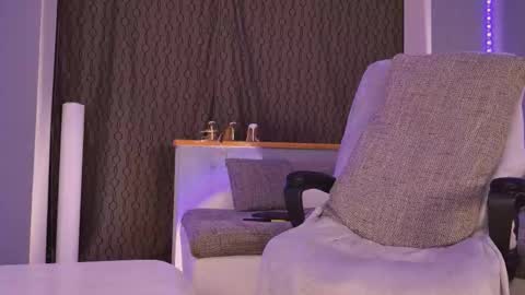 Snapshot of mistressellie chatting on 01.12.26 MitressEllie--Your Bratty Miss online show from 01.12.26