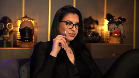 Snapshot of mistresskellykent chatting on 02.13.26 Mistress Kelly online show from 02.13.26