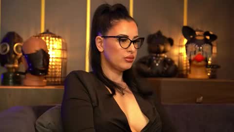 Snapshot of mistresskellykent chatting on 02.19.26 Mistress Kelly online show from 02.19.26