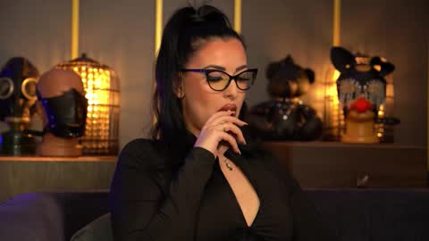 Snapshot of mistresskellykent chatting on 02.20.26 Mistress Kelly online show from 02.20.26