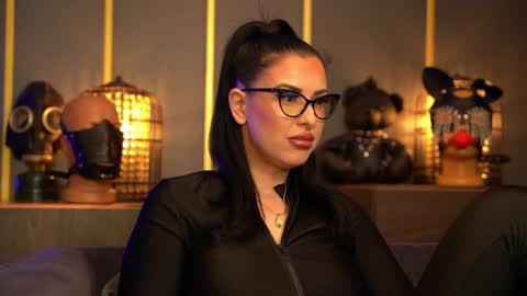 Snapshot of mistresskellykent chatting on 02.21.26 Mistress Kelly online show from 02.21.26