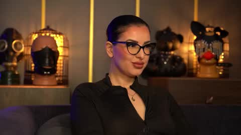 Snapshot of mistresskellykent chatting on 02.27.26 Mistress Kelly online show from 02.27.26