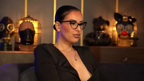 Snapshot of mistresskellykent chatting on 02.27.26 Mistress Kelly online show from 02.27.26