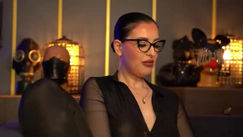 Snapshot of mistresskellykent chatting on 03.06.26 Mistress Kelly online show from 03.06.26