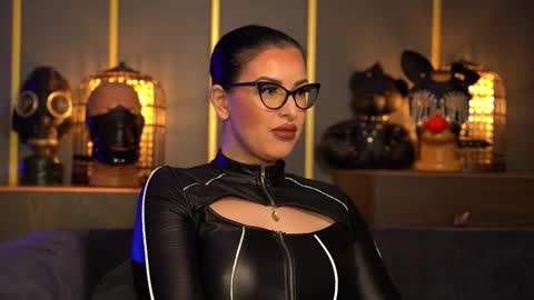 Snapshot of mistresskellykent chatting on 03.09.26 Mistress Kelly online show from 03.09.26