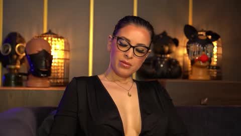 Snapshot of mistresskellykent chatting on 03.20.26 Mistress Kelly online show from 03.20.26