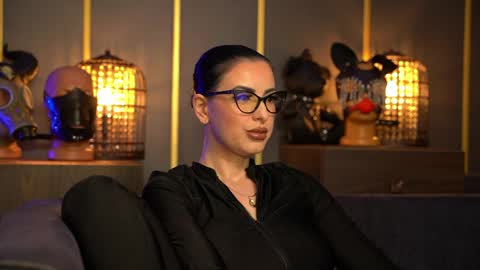 Snapshot of mistresskellykent chatting on 05.21.26 Mistress Kelly online show from 05.21.26