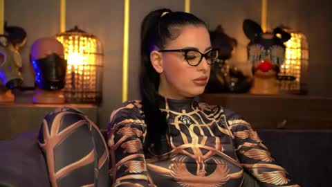 Snapshot of mistresskellykent chatting on 05.30.26 Mistress Kelly online show from 05.30.26