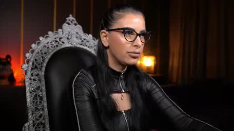 Snapshot of mistresskellykent chatting on 06.15.26 Mistress Kelly online show from 06.15.26