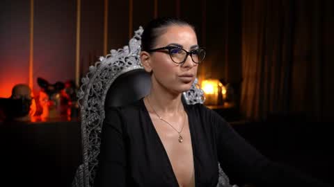 Snapshot of mistresskellykent chatting on 06.18.26 Mistress Kelly online show from 06.18.26