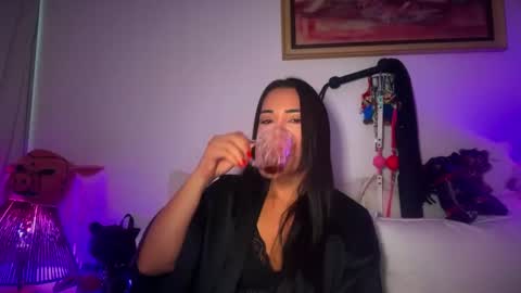 Snapshot of mistresslavinia_ chatting on 12.18.25 only mistresslavinia oficial online show from 12.18.25