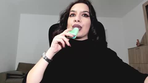Snapshot of mistressmichelle5 chatting on 12.06.24 YourGoddessM online show from 12.06.24
