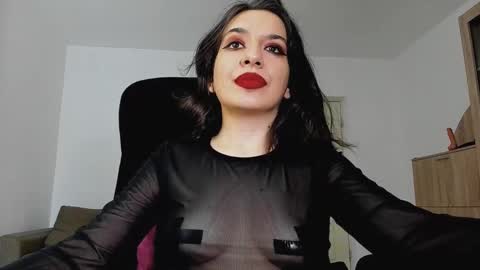 Snapshot of mistressmichelle5 chatting on 12.21.24 YourGoddessM online show from 12.21.24
