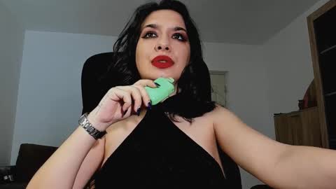 Snapshot of mistressmichelle5 chatting on 01.28.25 YourGoddessM online show from 01.28.25
