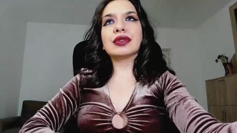 Snapshot of mistressmichelle5 chatting on 02.08.25 YourGoddessM online show from 02.08.25